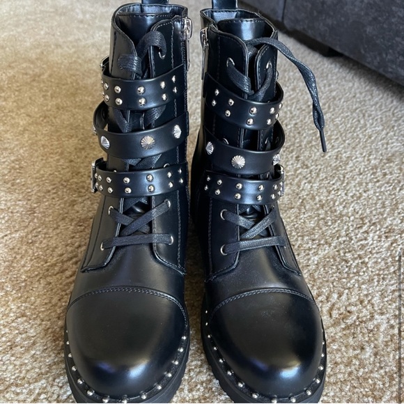 Boots - Picture 4 of 5